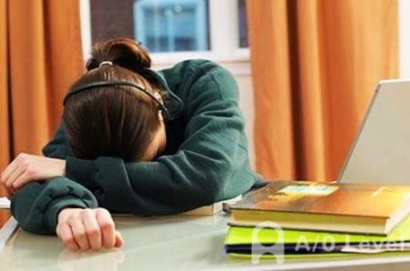 A-Level物理考试：电场与电场力复习要点